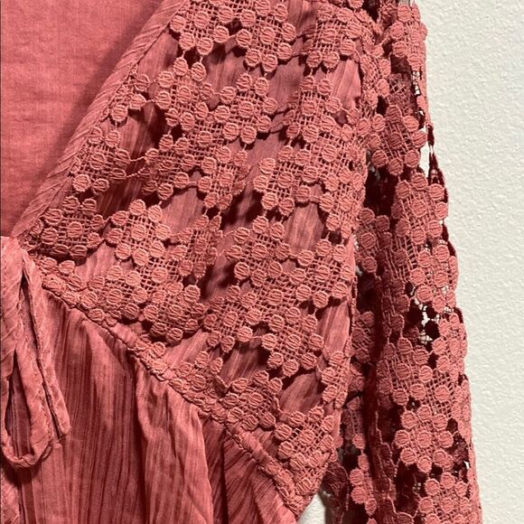 Daytrip Crochet Sleeve Peplum Top Size L Blush Pink Boho V-Neck Tie Front - Picture 6 of 14